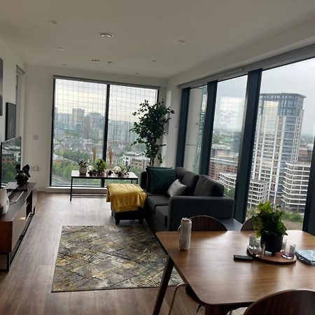 Luxury 2 Bedroom En-Suite Apartment Balcony Views 맨체스터 외부 사진